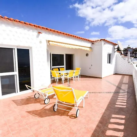 Book Jet - Front Beach 2 Bedroom Apartment *